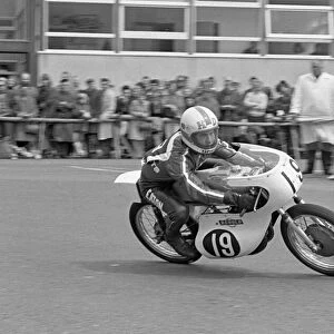 Ken Daniels (Yamaha) 1974 Ultra Lightweight TT