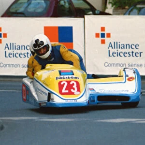 Lars Schwartz & Colin Hardman (LGMV Ireson Yamaha) 2000 Sidecar TT