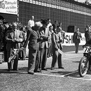 Len Parry (Velocette) 1950 Junior TT