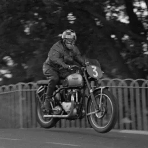 Leo Starr Triumph 1949 Senior Clubman TT Practice Leo Starr Triumph 1949 Senior Clubman TT Practice