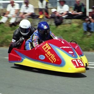 Les Harah & Carl McGurk (Jacobs Yamaha) 2002 Sidecar TT