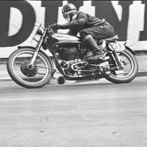 Les J Archer (Norton) 1950 Senior TT