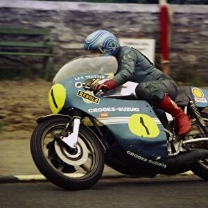 Les Trotter (Crooks Suzuki) 1976 Senior Manx Grand Prix