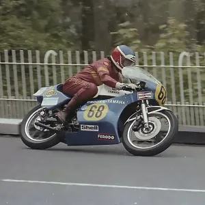 Les Trotter (Crooks Yamaha) at Braddan Bridge Les Trotter (Crooks Yamaha) at Braddan Bridge