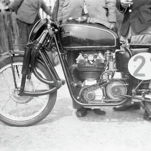 Bill Lomas (Beasley Velocette) 1952 Lightweight TT