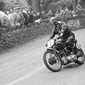 Louis Carr (Vincent) 1000cc Clubman TT