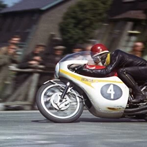 Luigi Taveri (Honda) 1965 Junior TT