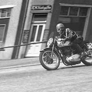 M R Baigent (BSA) on Bray Hill, 1954 Senior Clubman TT