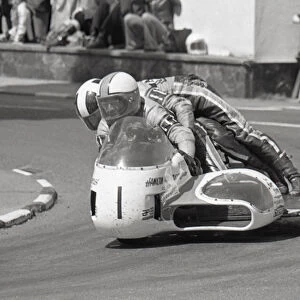 Mac Hobson & Gordon Russell (Yamaha) 1975 500 Sidecar TT