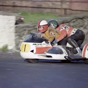 Mac Hobson & Mick Burns (Ham Yamaha) 1976 1000 Sidecar TT
