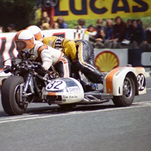Mac Hobson & Stuart Collins (Hamilton Yamaha) 1974 500 Sidecar TT