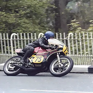 Mal Kirwan (Sarronset Yamaha) at Braddan Bridge Mal Kirwan (Sarronset Yamaha) at Braddan Bridge