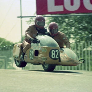 Masato Kumano & Isao Arifuku (KAN Yamaha) 1976 500 Sidecar TT