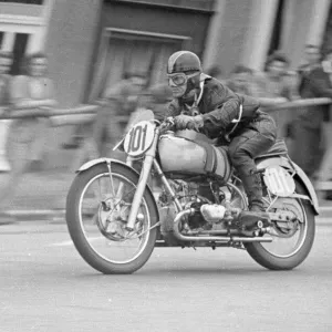 Maurice Chefneux (Douglas) 1950 Junior Clubman TT