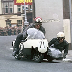 Mick Farrant & W Mathews (Vincent) 1966 Sidecar TT
