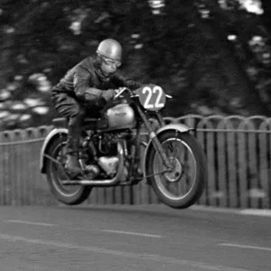 Mick Featherstone Triumph 1949 Senior Clubman TT Practice Mick Featherstone Triumph 1949 Senior Clubman TT Practice