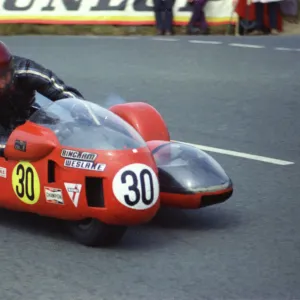 Mick Horspole & Graham Horspole (Bingham Weslake) 1974 750 Sidecar TT