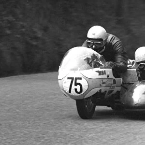Mick Whitton & Nick Haslam (Rumble BSA) 1970 Sidecar TT