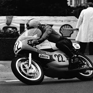 Mike Dunn (Yamaha) 1977 Senior Manx Grand Prix