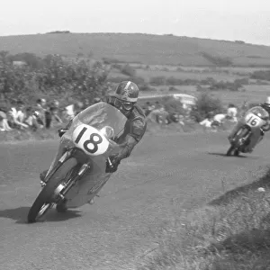 Mike Hailwood (Ducati) and Gary Hocking (MZ) 1959 Lightweight Ulster Grand Prix