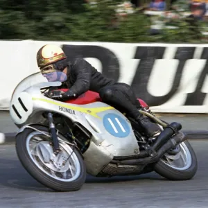 Mike Hailwood (Honda) 1966 Junior TT