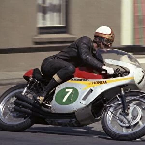 Mike Hailwood leaving Ramsey: 1967 Lightweight TT