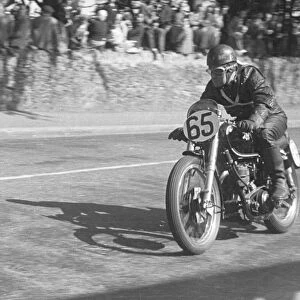Monty Lockwood (AJS) 1952 Junior TT
