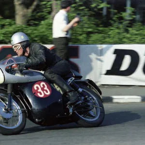 Neil Kelly at Quarter Bridge: 1967 Production 500 TT