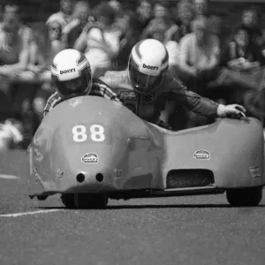 Nigel Porritt & Brian Armstrong (Yamaha) 1986 Sidecar TT