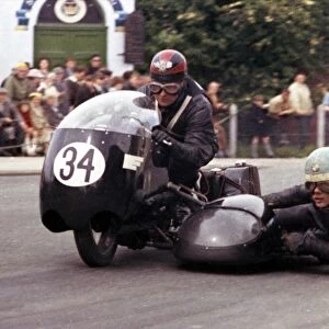 Norman Huntingford & Ray Lindsay (Matchless) 1965 Sidecar TT