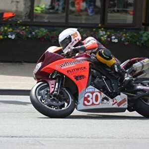 Olie Linsdell (Yamaha) 2010 Superstock TT