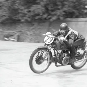 Omobono Tenni (Guzzi) 1937 Lightweight TT