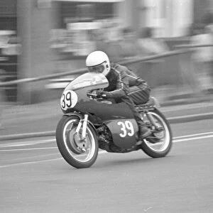 Paul Barrett (Aermacchi) 1978 Newcomers Manx Grand Prix