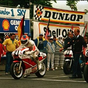 Paul Iddon (Bimota Yamaha) and Steve Linsdell (Yamaha) 1988 Formula One TT