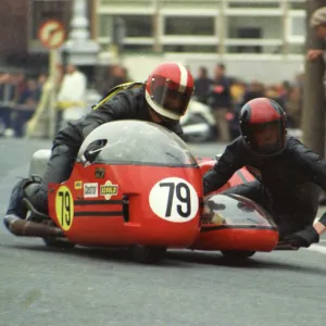 Pete Hardcastle & Nick Cutmore (PJH Weslake) 1974 Sidecar 750 TT