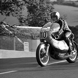 Pete Welfare (Crooks Suzuki) 1975 Senior Manx Grand Prix