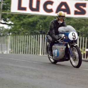 Peter Berwick (Crooks Suzuki) 1971 Junior TT