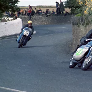 Peter Berwick (Suzuki) leads Alex George (Yamaha) 1969 Southern 100