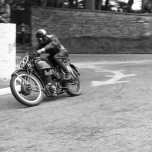 Peter Goodman (Velocette) 1947 Senior TT