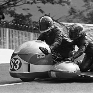Peter Hardcastle & Roger Osborne (Triumph) 1975 500 Sidecar TT