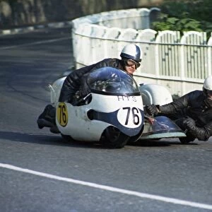 Peter Hardy & Ron Hardy (HTS) 1969 750 Sidecar TT