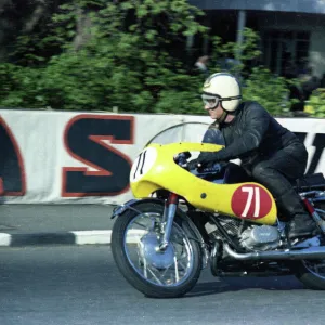 Peter Padgett (Yamaha) 1967 Production 250 TT