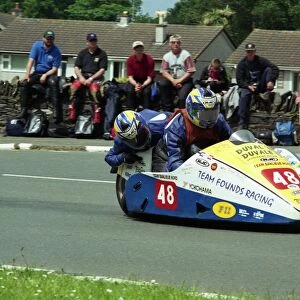 Pierre Duval & Maryse Duval (Des Founds Yamaha) 2002 Sidecar TT