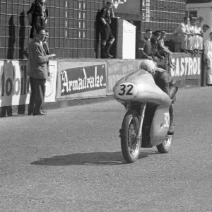 Ray Amm (Norton) 1954 Junior TT