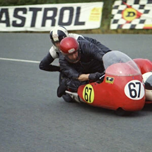 Ray Bell & Gordon Russell (Konig) 1974 750 Sidecar TT