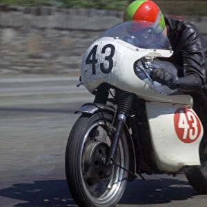 Ray Knight (Triumph) on Glencrutchery Road 1969 Production TT