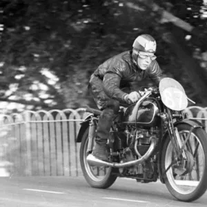 Reg Armstrong (Velocette) 1950 Junior TT