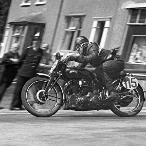 Richard Madsen-Mygdal (Vincent) 1953 1000 Clubman TT