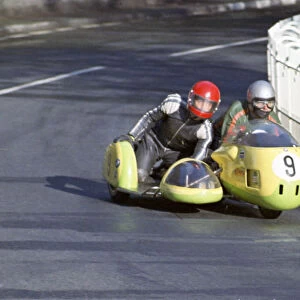 Richard Wegener & Derek Jacobson (BMW) 1973 750 Sidecar TT
