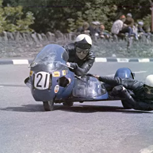 Rob Williamson & Dave Smith (Triumph) 1972 500 Sidecar TT